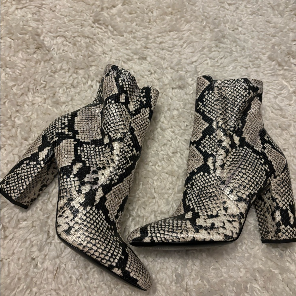 Also snake skin boot